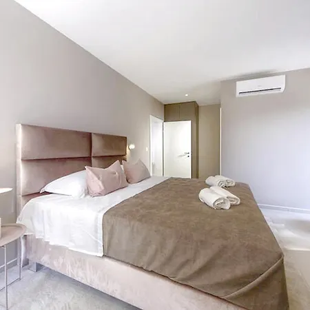 Beautiful Holiday Homesplitska