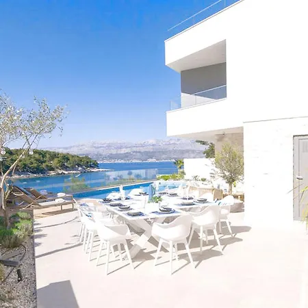 Beautiful Holiday Homesplitska * Splitska